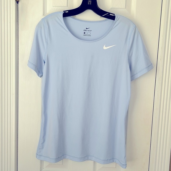 Nike women’s size medium dri-fit workout top. Light blue. Gently used. - Picture 1 of 6